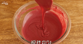 【红丝绒蛋糕】,口感情缘满分,搅拌均匀