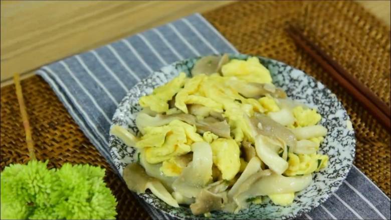 鲜美嫩滑,营养健康零难度,鲜蘑菇炒鸡蛋,营养丰富,味道鲜美,简单好做,家人都爱吃