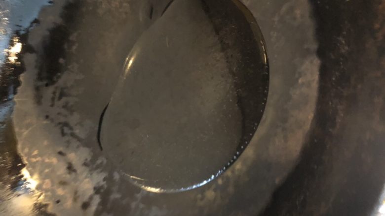 素炒豆角,锅烧热,倒入食用油