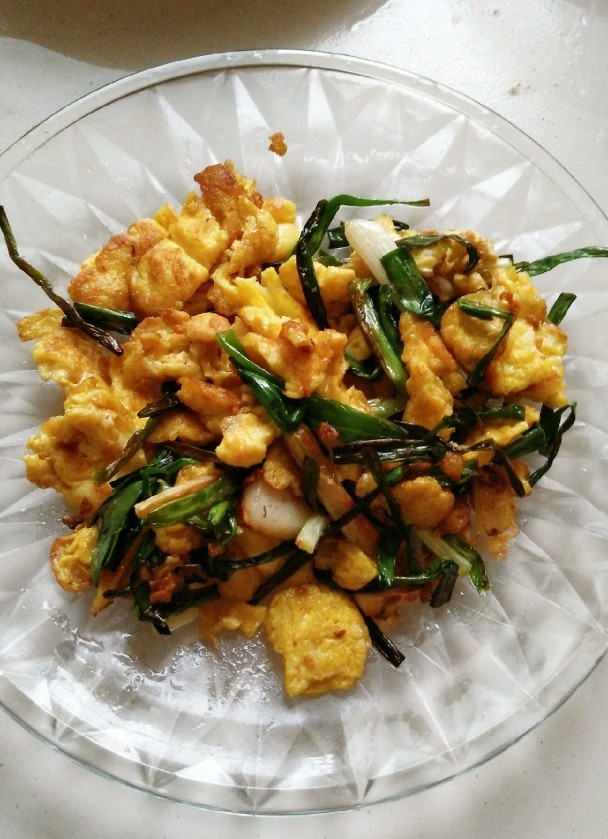土豆闷鸡块套餐,转中火,翻炒均匀,就可以盛出装盘了。接下来处理鸡块