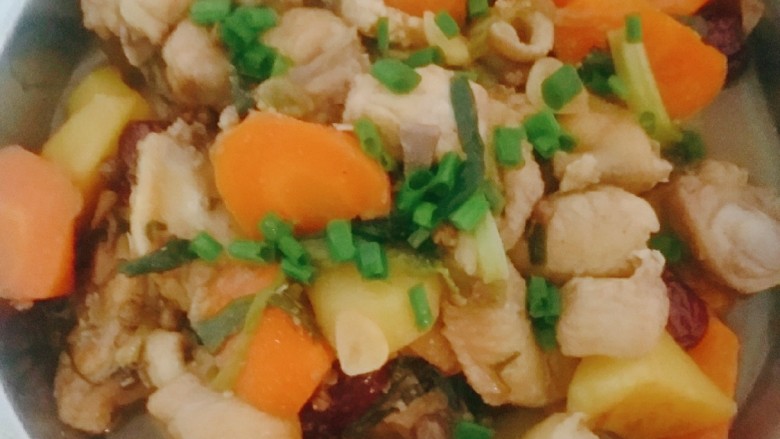土豆闷鸡块套餐,汤汁收的差不多了,就可以盛起装盘了