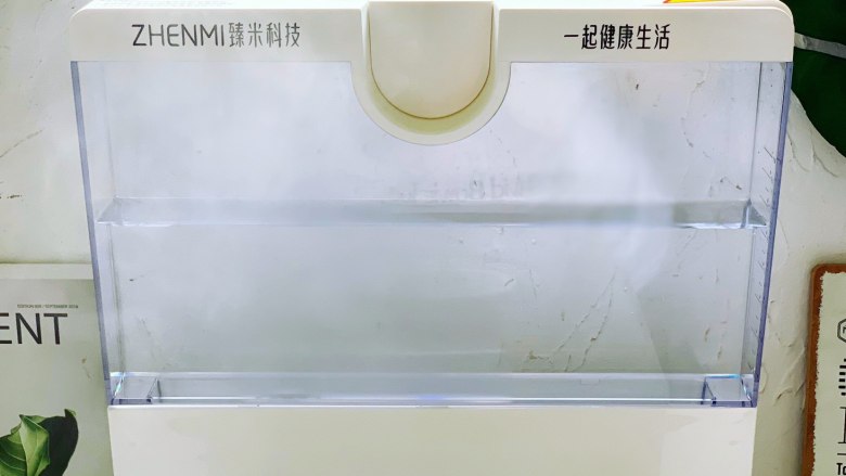 芒果双皮奶,先在臻米电蒸锅的水箱里要注满水,调好时间。
