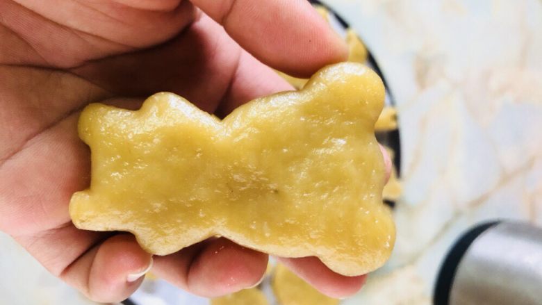 蒸香蕉米粿,成品图。香甜的水果味米粿,可爱的造型,哄孩子必备哈哈。