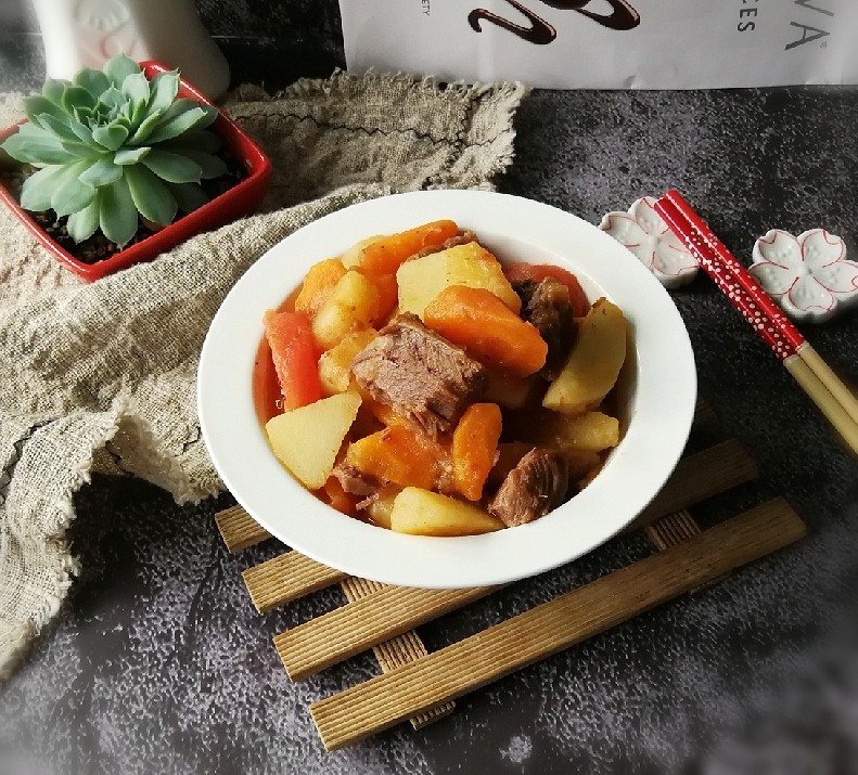 红烩牛肉土豆