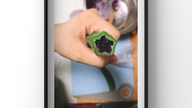 秋葵紫薯小星星,往秋葵里挤入紫薯泥!