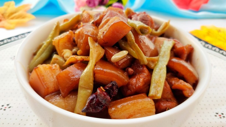 鲜豆角炖肉,美味诱人,非常好吃!