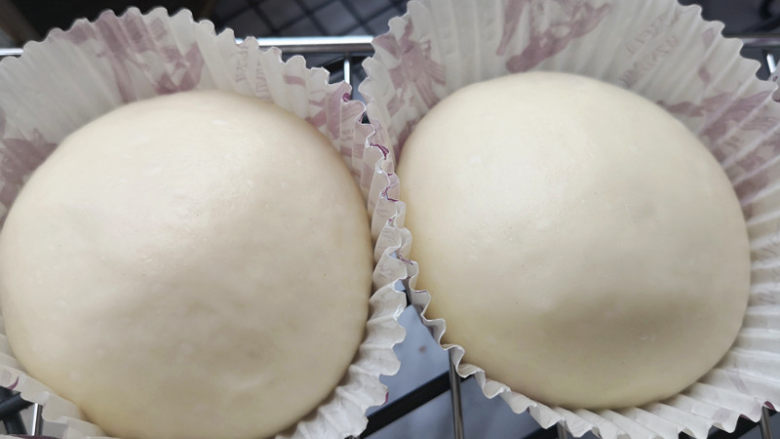 小餐包,
放到模具里,再发酵至原来2倍大