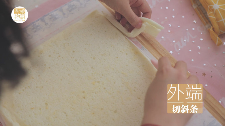 大白兔奶糖的4款甜品,然后装入杯中。大白兔奶茶就做好啦,开喝吧~