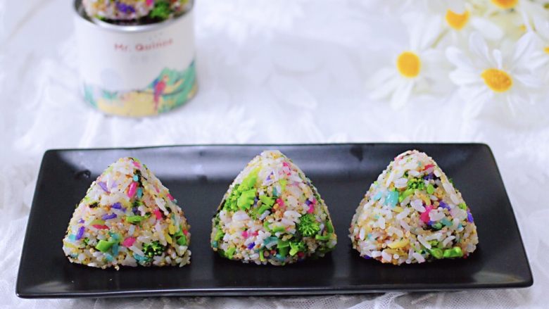 藜麦海苔五彩米饭团,嘻嘻,每次做的饭团都不够吃哟。
