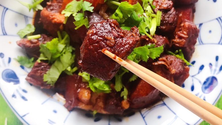 茭白土豆红烧肉（懒人高压锅版）,要不要来一块😋