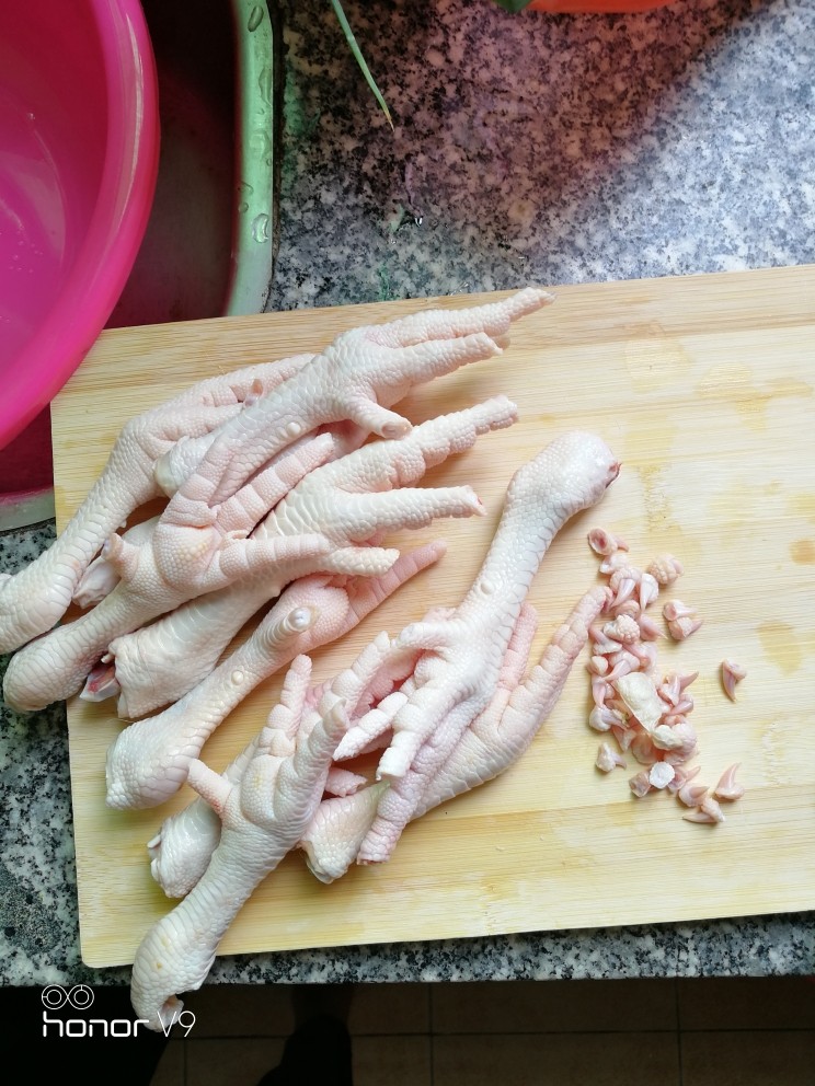 电饭锅鸡爪,<a style='color:red;display:inline-block;' href='/shicai/ 89'>鸡爪</a>去掉爪子