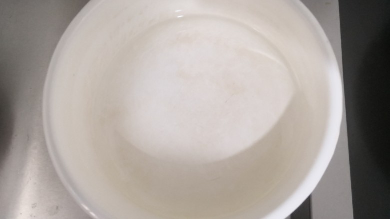Q糖蛋奶布丁,锅中加水,大火烧煮