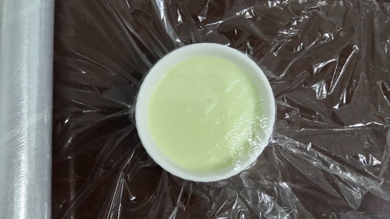 Q糖蛋奶布丁,包上保鲜膜,放冰箱,冷藏2小时