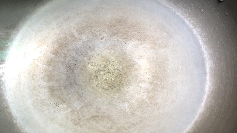 白萝卜丝炒牛肉,起锅,放适量的油
