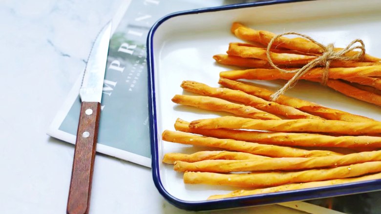 西红柿磨牙棒,做好的西红柿磨牙棒太香了，好吃极了！
