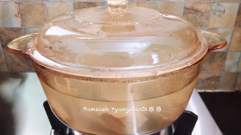 海苔肉松,冲洗好的猪肉,再次下锅,倒入适量的清水,烧开后转小火煮20分钟左右