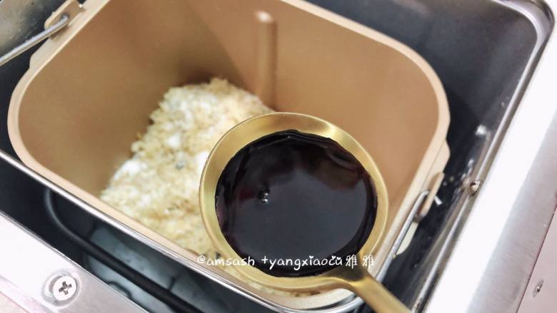 海苔肉松,最后加入少许<a style='color:red;display:inline-block;' href='/shicai/ 788'>生抽</a>,这一步为了上色和鲜味,不能省略