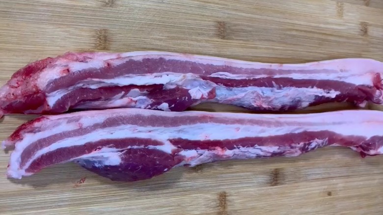 红烧肉,准备新鲜的<a style='color:red;display:inline-block;' href='/shicai/ 428'>五花肉</a>切成块
