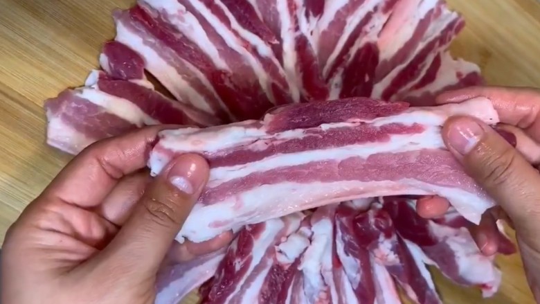 红烧肉,切成一厘米的大厚片