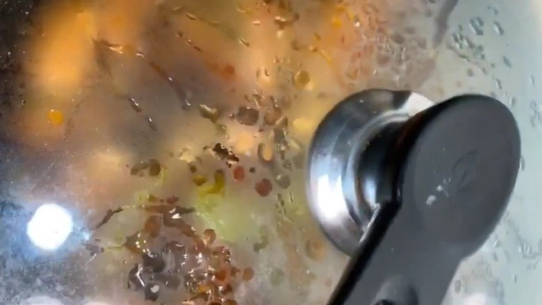 红烧肉,煮开盖盖炖煮一个小时即可