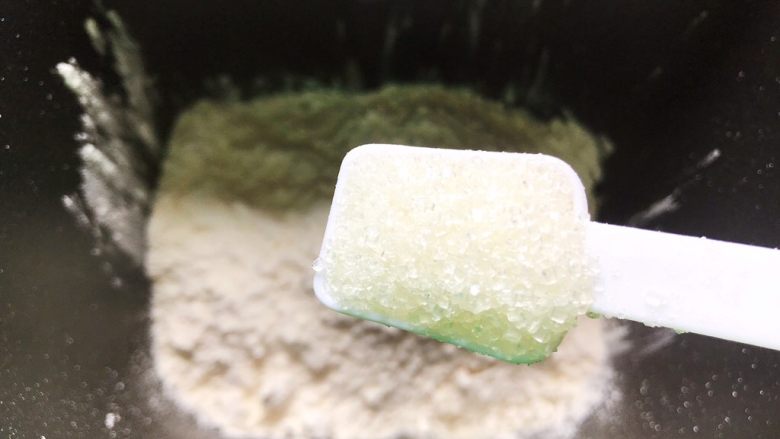 猪蹄馒头(一次发酵),加入细砂糖