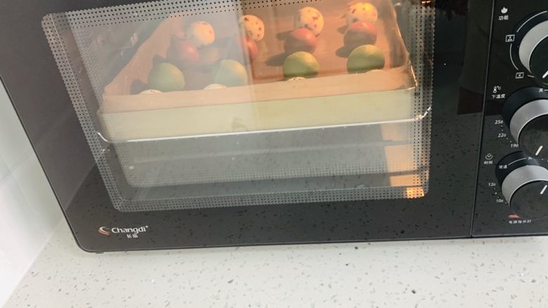Q弹麻糬面包,烤箱提前预热,设置上火170度,下火160度考30分钟。