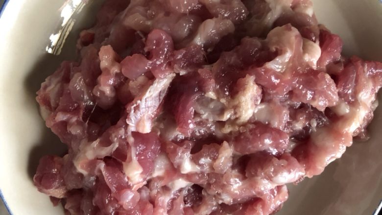 猪肉焖豆腐,<a style='color:red;display:inline-block;' href='/shicai/ 414'>猪肉</a>切薄片