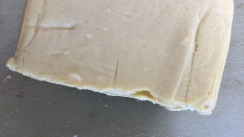 猪肉焖豆腐,<a style='color:red;display:inline-block;' href='/shicai/ 465'>豆腐</a>洗净，切成薄片