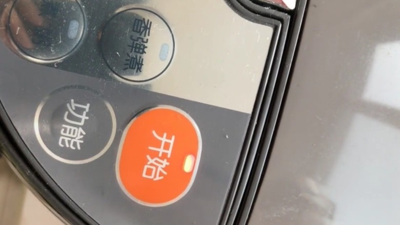电饭煲鸡腿,按煮饭键煮四十分钟