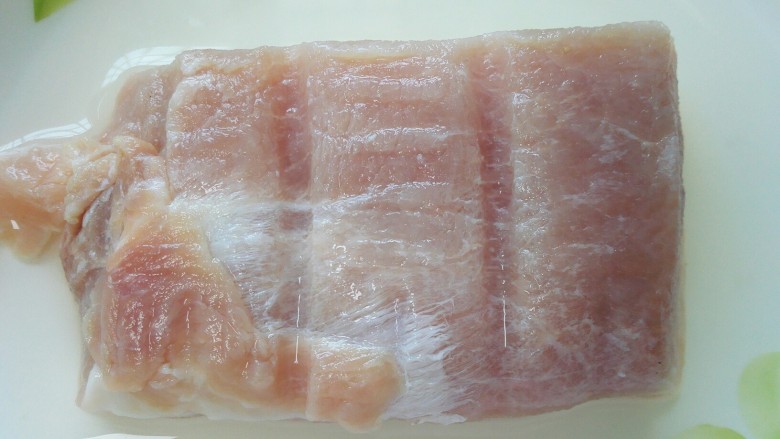 珍珠肉丸,肉泡水泡出血水并清洗干净