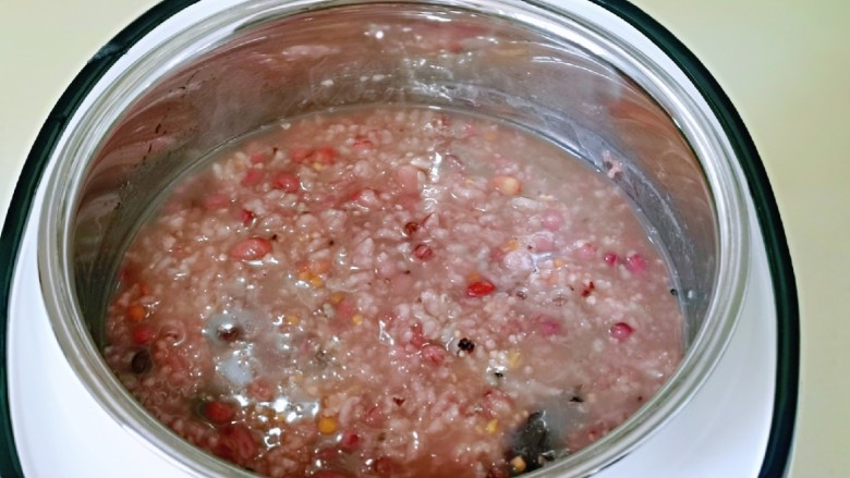 营养谷物杂粮粥,烹饪结束后,有滴滴滴的鸣笛提示哈,这时会跳到保温模式,保温时间为6小时。(但是现在天热不建议保温那么久哈)