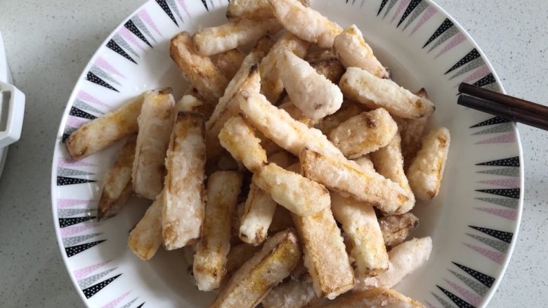 蛋黄焗南瓜,炸熟捞出控油