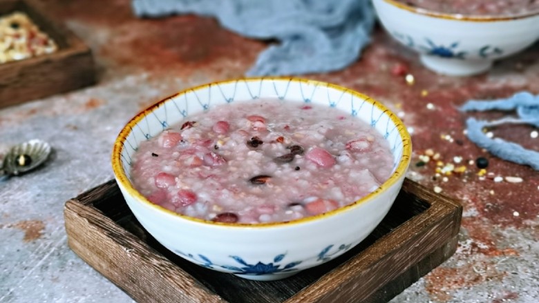 营养谷物杂粮粥,换个风格哈、～～早餐来一碗，养胃又养生。