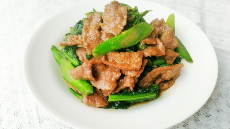 芥兰炒沙茶牛肉,出锅,开吃咯