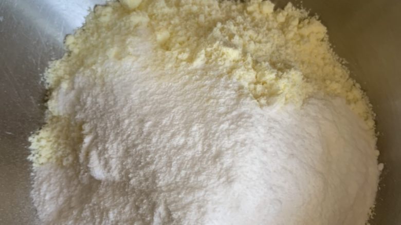 牛奶布丁,<a style='color:red;display:inline-block;' href='/shicai/ 1124'>奶粉</a>和<a style='color:red;display:inline-block;' href='/shicai/ 6391'>白凉粉</a> <a style='color:red;display:inline-block;' href='/shicai/ 10588'>糖</a>