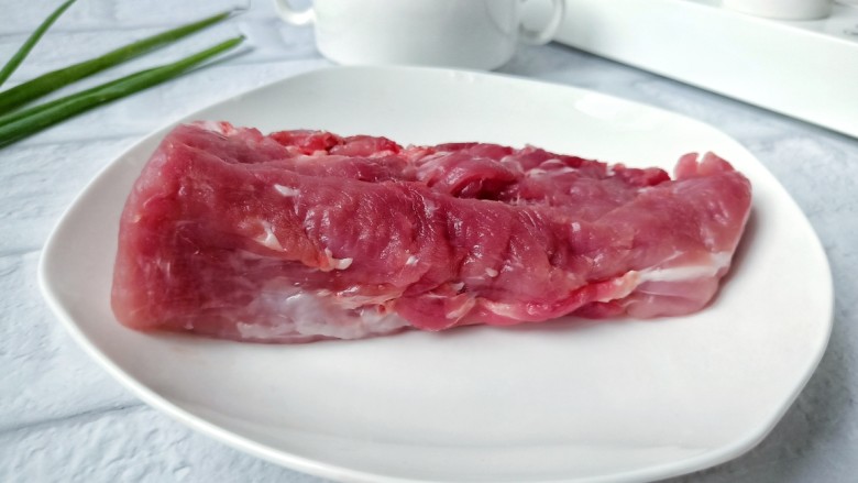 珍珠糯米丸子,挑选新鲜的<a style='color:red;display:inline-block;' href='/shicai/ 4430'>里脊肉</a>,也可以买带一点点肥肉的。