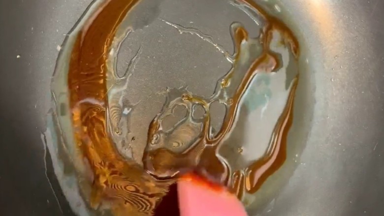 糖醋排骨,小火炒至枣红色