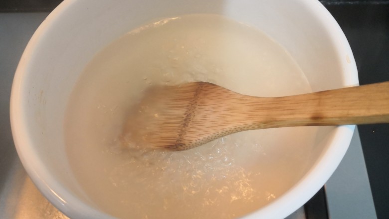 番茄丝瓜补钙粥,用铲子,搅拌均匀,再次煮开
