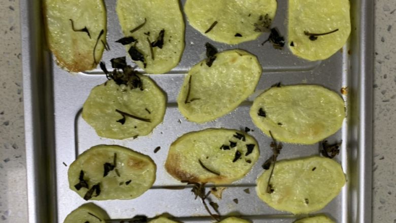 罗勒碎土豆片