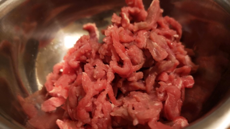 牛肉干豆腐丝,<a style='color:red;display:inline-block;' href='/shicai/ 216'>牛肉</a>切细丝儿。