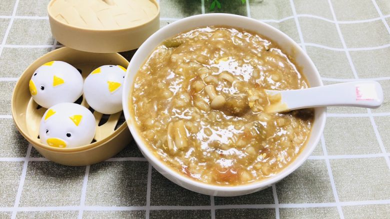蘑菇茄丁疙瘩汤,鸡蛋熟后就可以出锅啦!