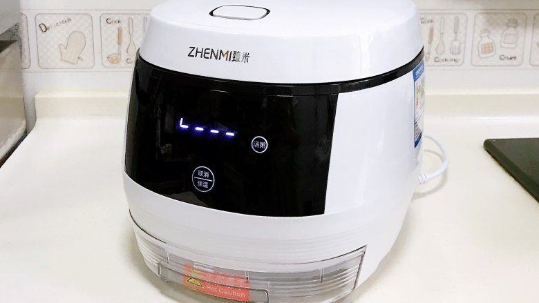 番茄土豆牛腩汤,继续启动臻米电饭煲“汤粥”程序,时间40~50分钟均可。