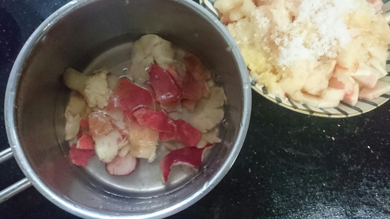 夏日蜜桃果酱,再次清洗果皮,桃肉白糖腌制30分钟
