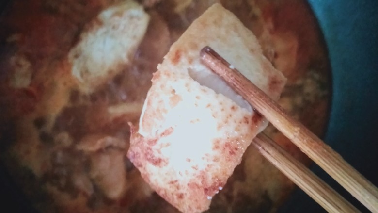 水煮肉片,再下豆腐煮两分钟