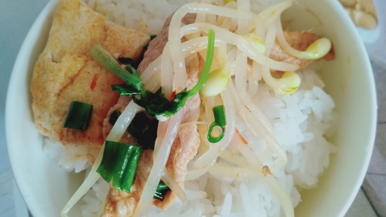 水煮肉片,开饭了，挺好吃啊。