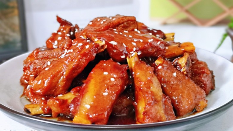 啤酒焖排骨,近看,诱惑到你吗?不油不腻~~真的特别好吃。