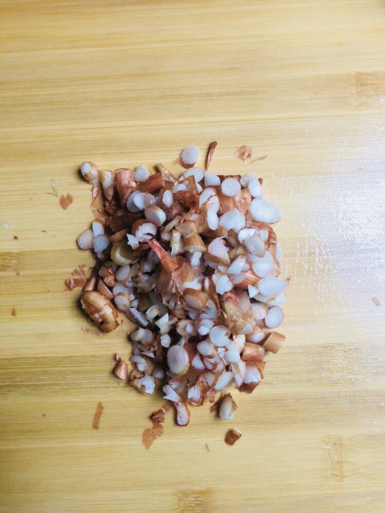 长豆饭(豇豆角饭),葱头切细圈备用