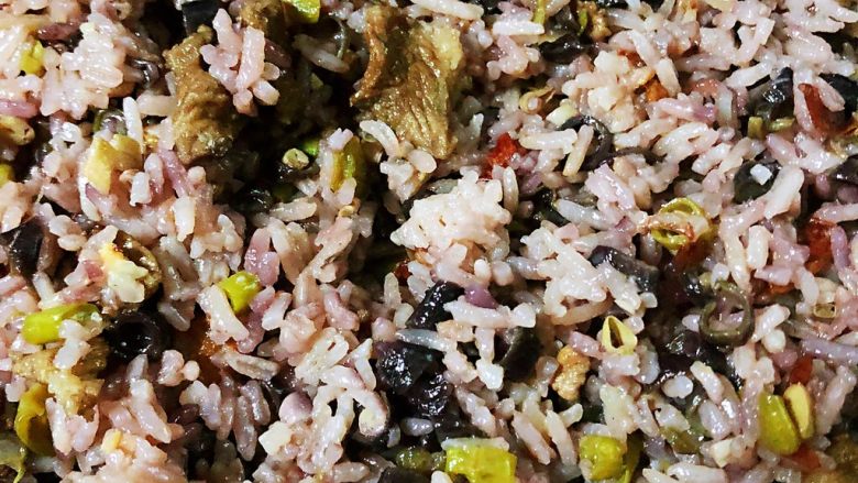 长豆饭(豇豆角饭),成品图是这样的。