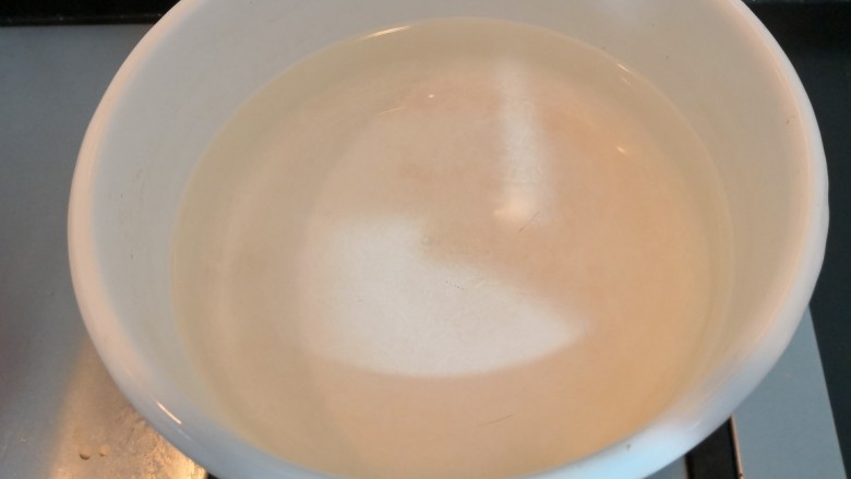 腐乳菜花,锅中加清水,大火烧煮