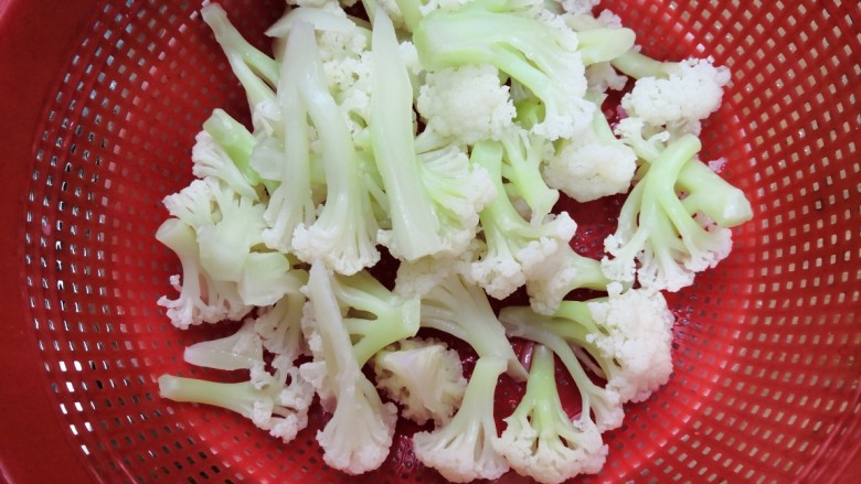 腐乳菜花,过凉后,沥干水份备用